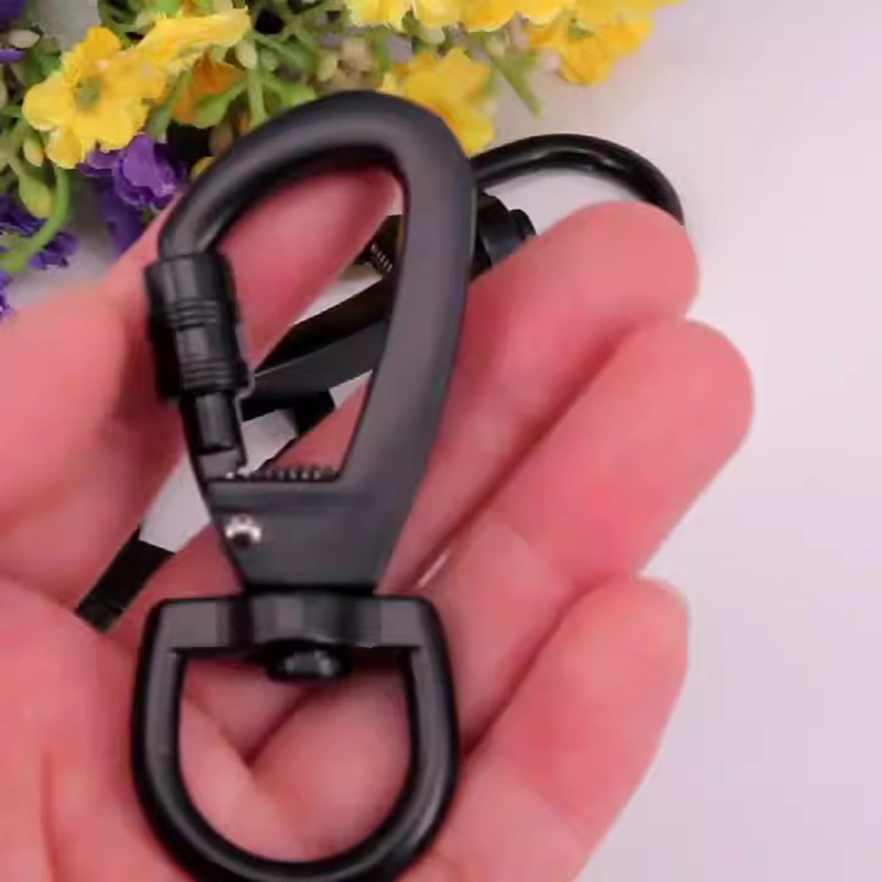 Carabiner Locking D - 多機能 D タイプバックル自動ロックカラビナスイベル回転リング付き屋外キーホルダーペットリーシュフック