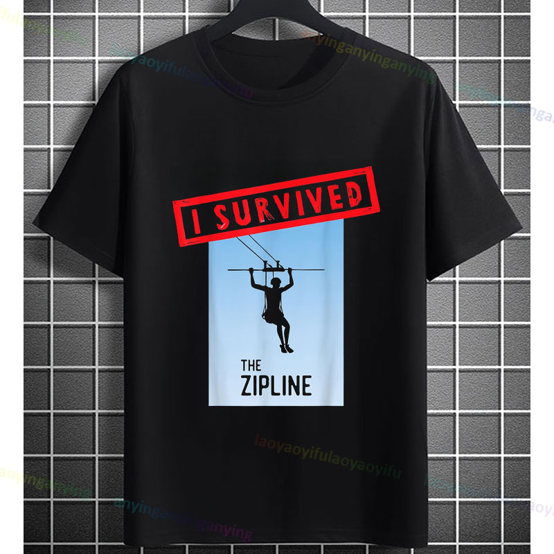 Outdoor Adventure Ziplines & Waterfall - 面白い「ジップラインで生き残った」アドベンチャー グラフィック Tシャツ 純綿半袖 カジュアル アウトドア