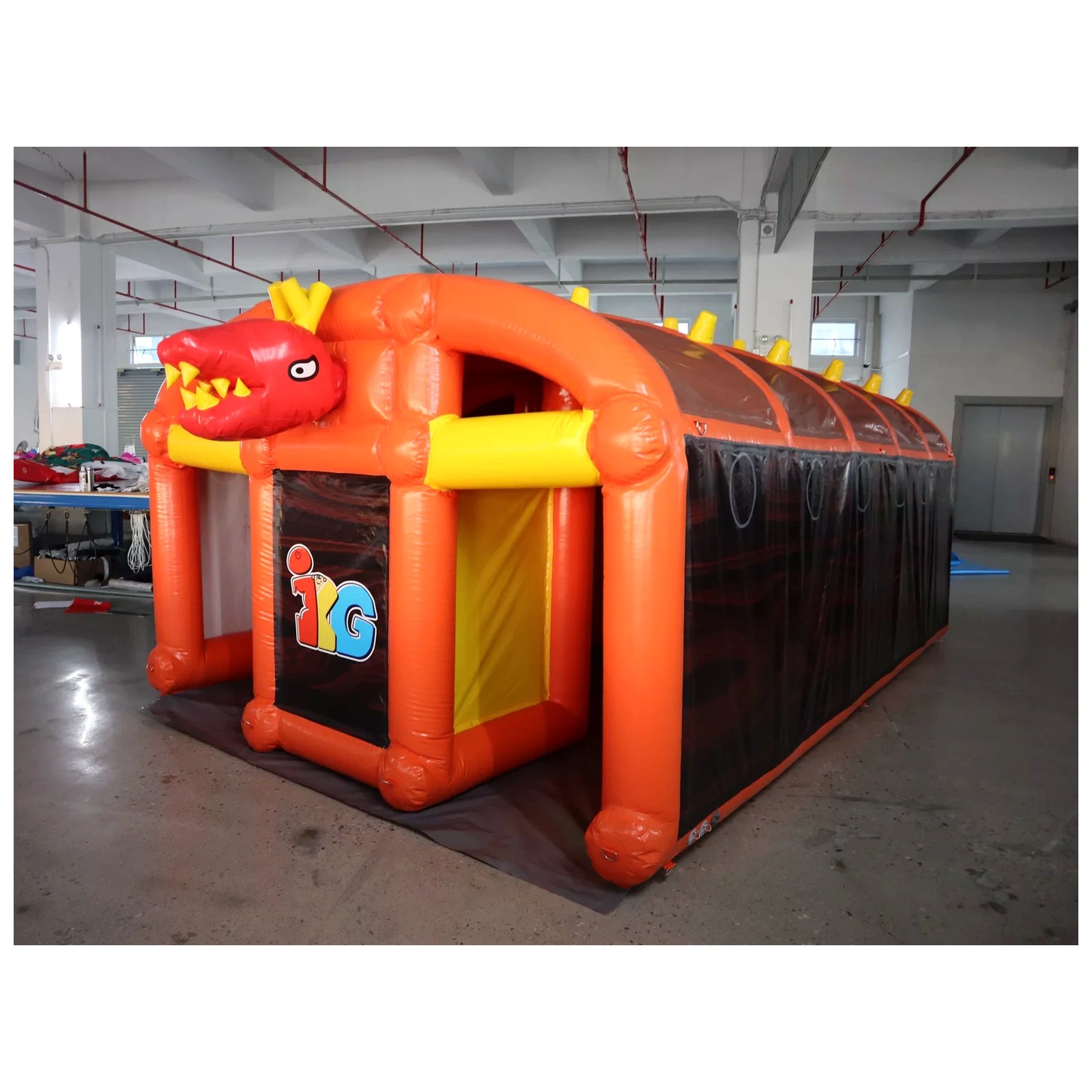 大型オレンジ色のインフレータブル迷路 3×5m 10×16フ - Outdoor Adventure Rentals のレビューと価格