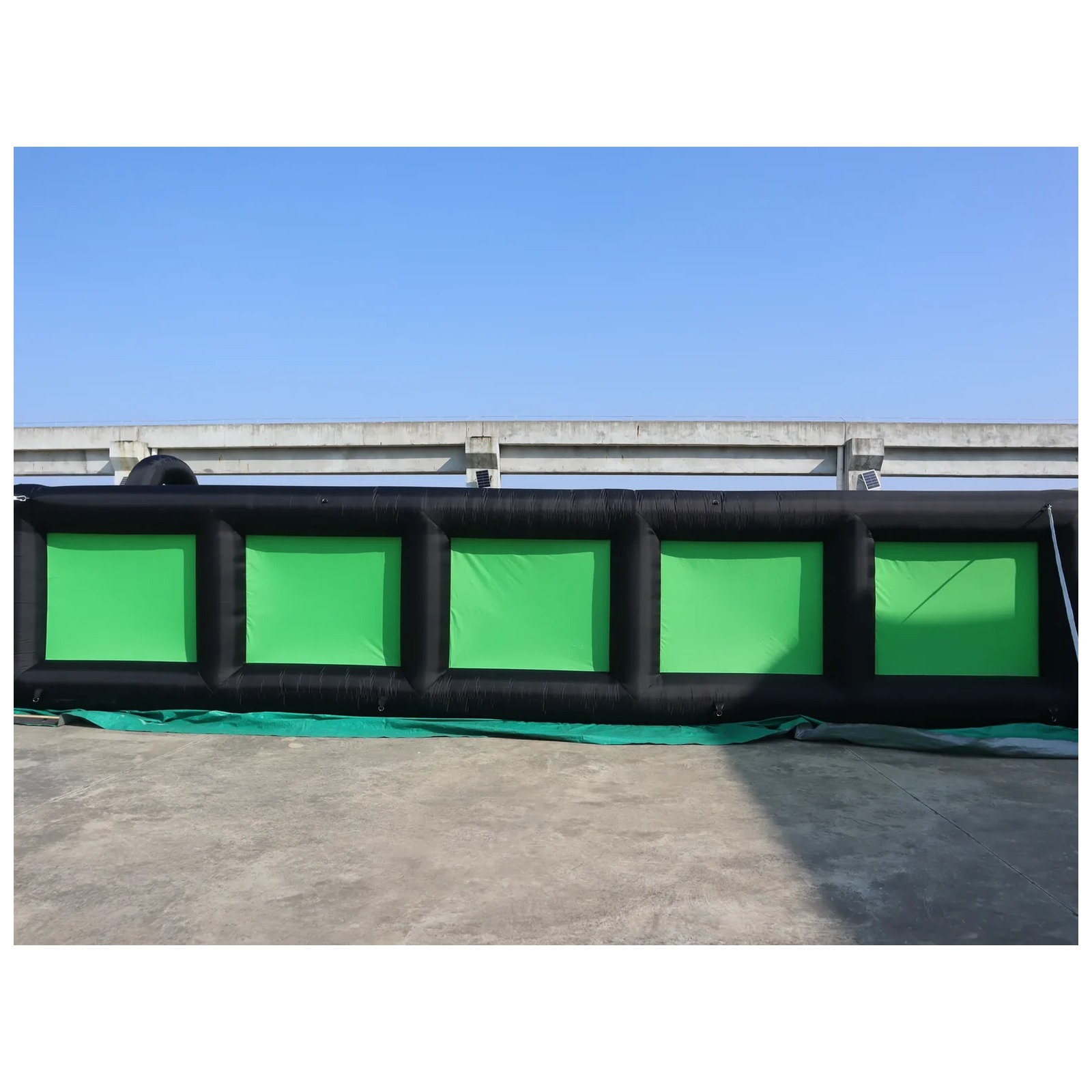 屋外用黒緑色のインフレータブル迷路 10×10m（33×33 - Outdoor Adventure Rentals のレビューと価格